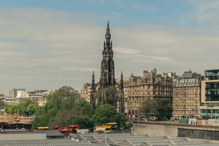 59+ Best Scott Monument Instagram Captions